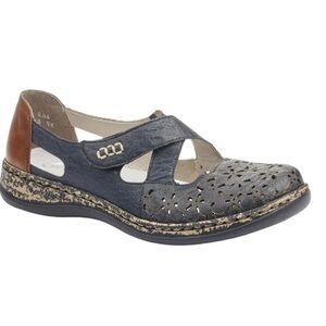 Rieker's blue cut out floral leather Mary Jane shoe size 40 (9.0)